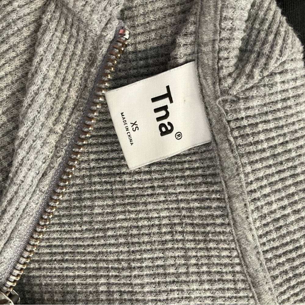 Aritzia Tna Heather Dover Gray Waffle Zip Hoodie Cropped XS - Picture 6 of 6